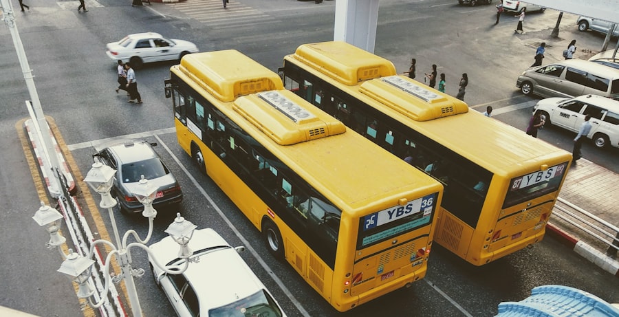 Współdzielone mikrobusy autonomiczne: przyszłość transportu miejskiego 2 autonomiczne mikrobusy